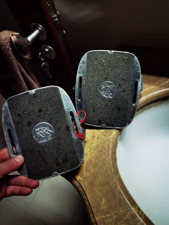 出狼博飘移板，包邮。