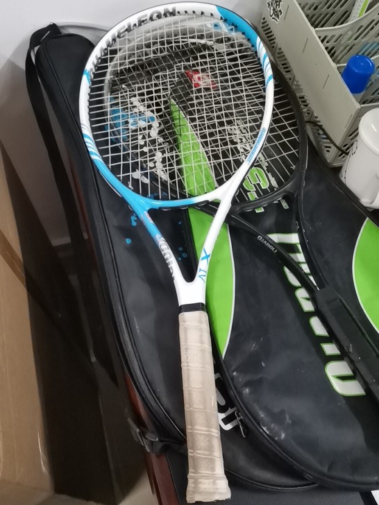 天龙网球拍40一个，大学选修用过，完好，包邮