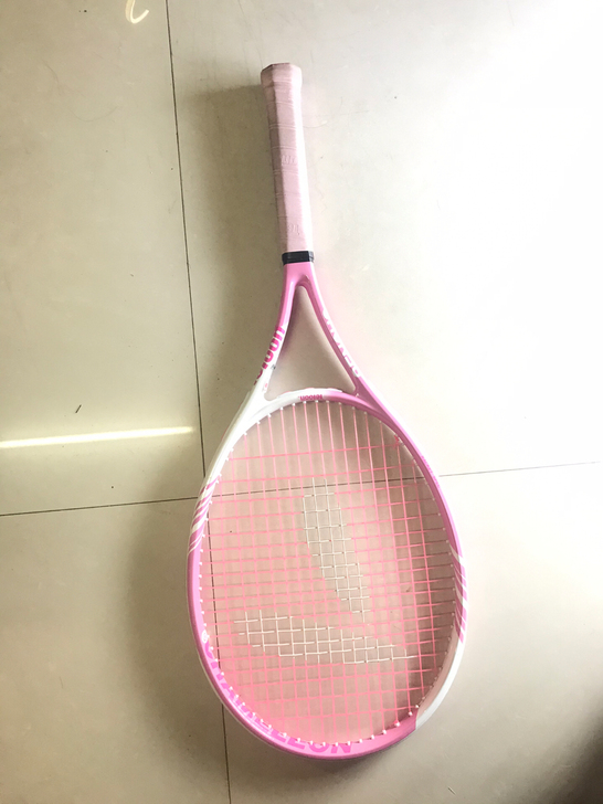 出天龙网球拍，粉色的，大学考试用过4.5次，