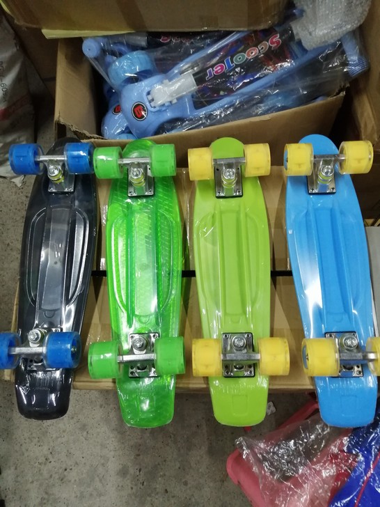 小鱼板滑板香蕉板，大轮闪光，全新，大量有货...