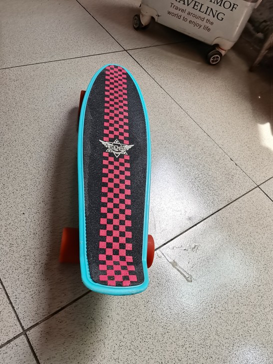 小鱼板代步刷街，初学者，四岁以上皆可玩耍。