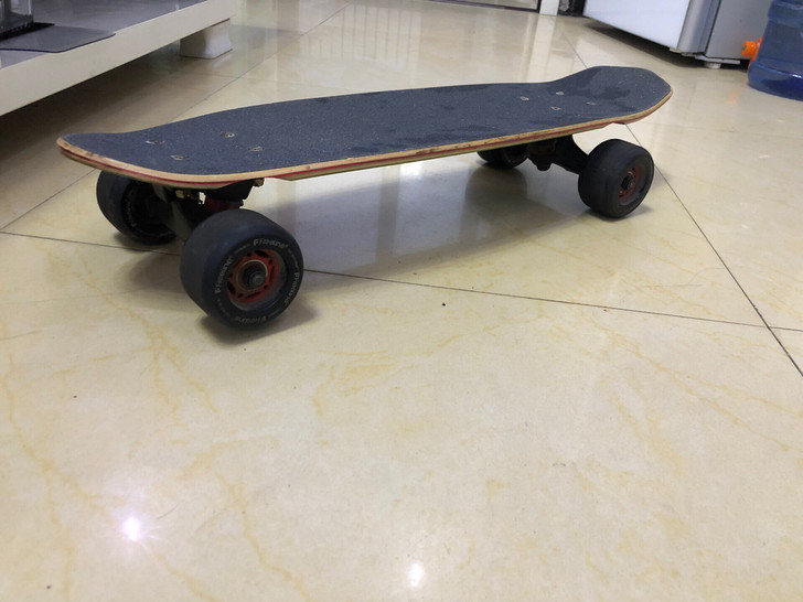 沸点小鱼板，买回来没玩多久，实在玩不了，便...