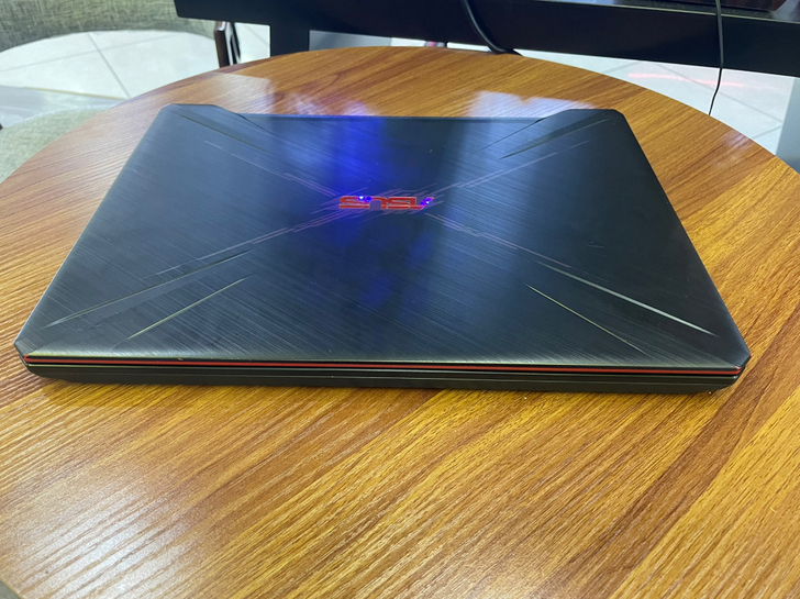 华硕游戏本，配置I7 8750H、8G、2...