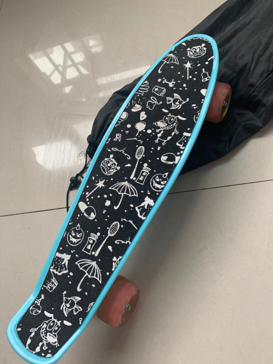 儿童滑板 小鱼板 适合初级 新旧如图 没用...