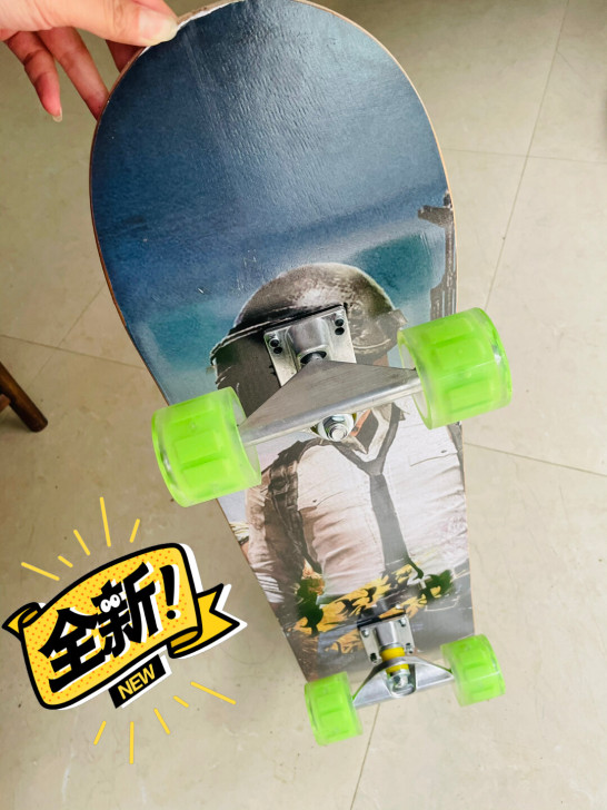 外贸滑板，质量超好，带闪光轮，网上卖两三百...