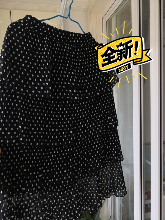 波点蛋糕裙，买来一次没穿过不喜欢了。能穿到...