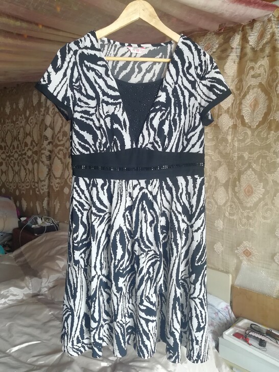 朋友送的,我穿窄,也不是我的风格,喜欢入