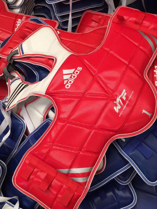 阿迪玛雅纹跆拳道加厚护胸，全新转