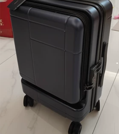 全新，华伦天奴卓凡尼男士商务拉杆箱， 全新...