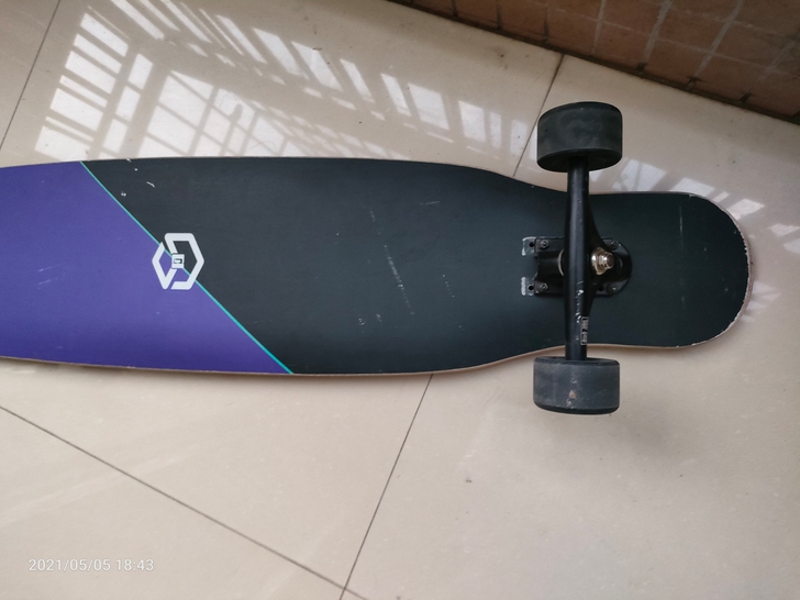 树毒长板，紫黑拼接，原价499。因为最近没...