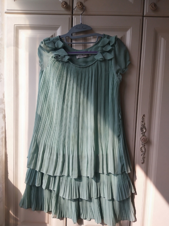 很可爱A字摆三层娃娃裙，雪纺压褶，可以送条...