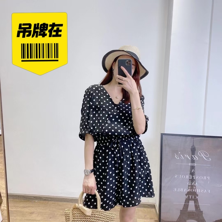 全新 自己厂里的货，丝麻面料有垫肩波点连体...