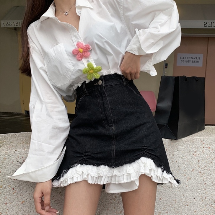 Cute*高腰拼接蕾丝花边水洗黑色牛仔半身...