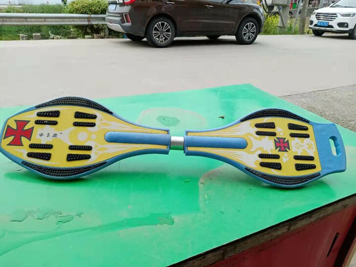 滑板。新旧程度 八成新。转手原因 闲置。使...