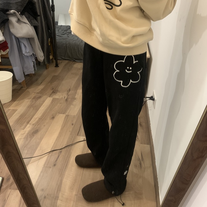 大阪赵微笑云朵字母刺绣加绒卫裤,抽绳中高腰...