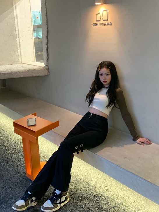 HGOFFICIAL黑色微喇修身绑带工装裤...