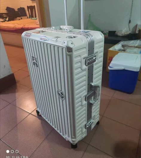 出口日本漫游高级铝框旅行箱24寸行李箱特价...