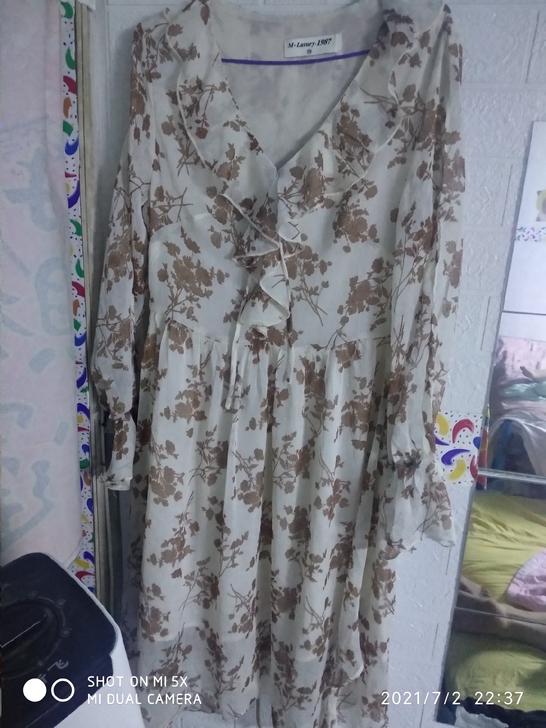 全新花朵雪纺连衣裙，M码，适合S码小仙女，...