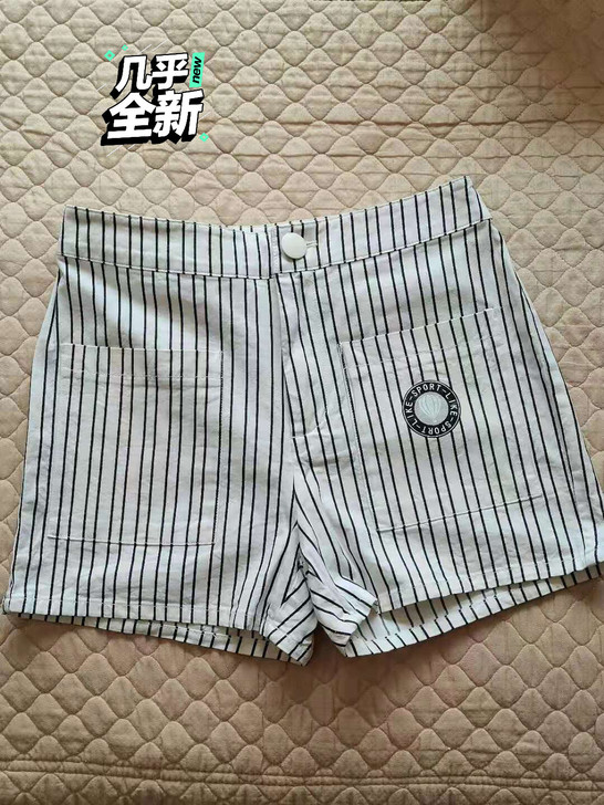 短裤女。