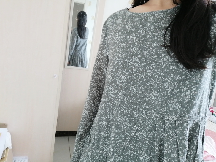 小碎花连衣裙