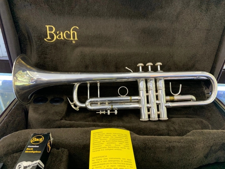 巴哈BACH180S37小号。很新，很少使...