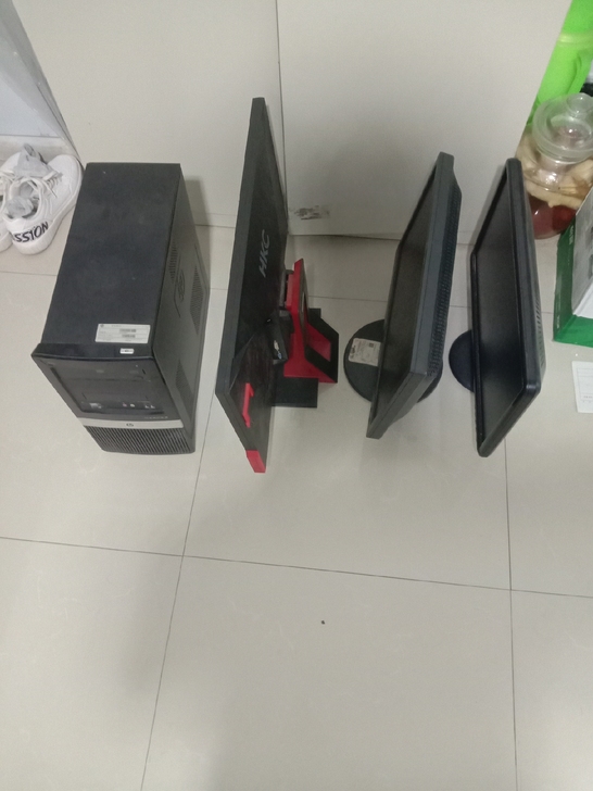 办公电脑一套 加两个显示器 大的买个坏了插...