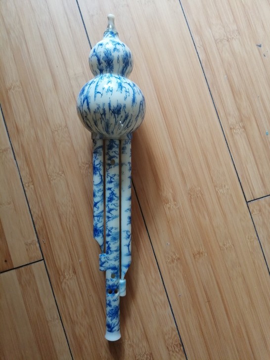 葫芦丝九成新，孩子学校表演用过两次，现在不...