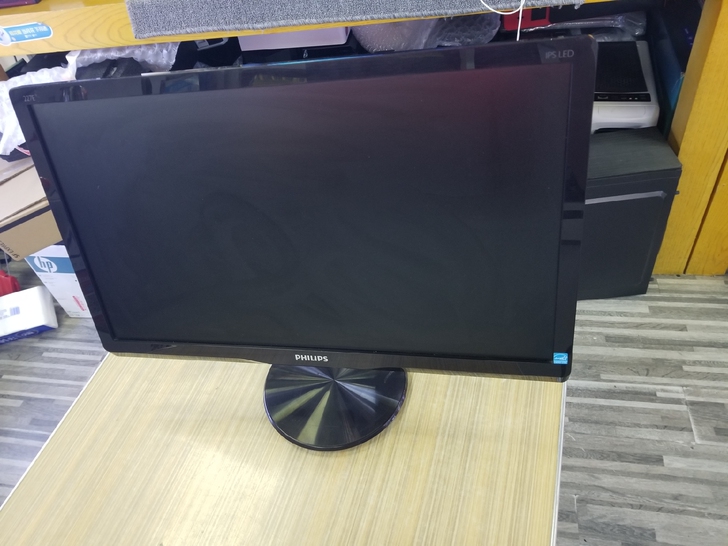 飞利浦22寸显示器，正常使用无拆无修无暗病...
