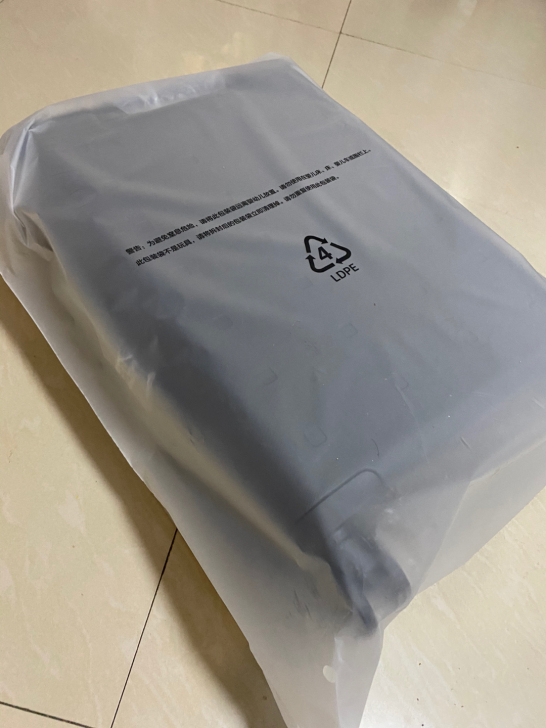 买小米手机送的行李箱，新的，家里箱子太多。...