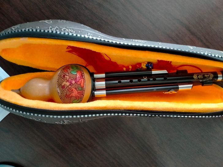 全新葫芦丝 就吹过一两次，c调，音色好，后...