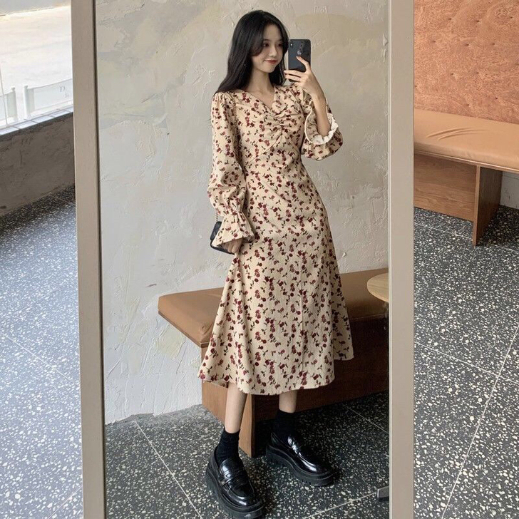 温柔系茶歇法式复古桔梗初恋配大衣连衣裙女神...