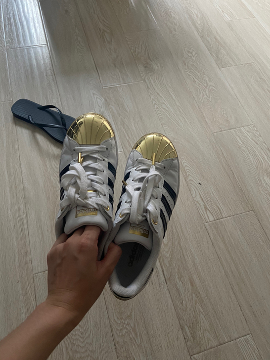 阿迪达斯金属头板鞋 200出