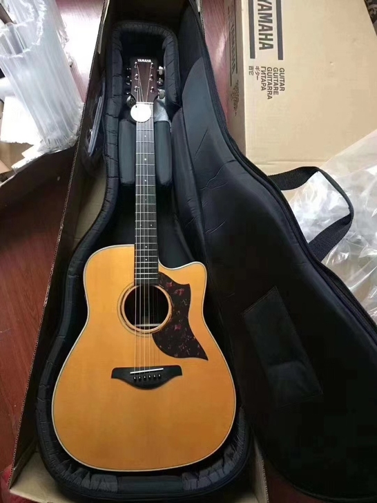 正品的雅马哈F600民谣吉他
