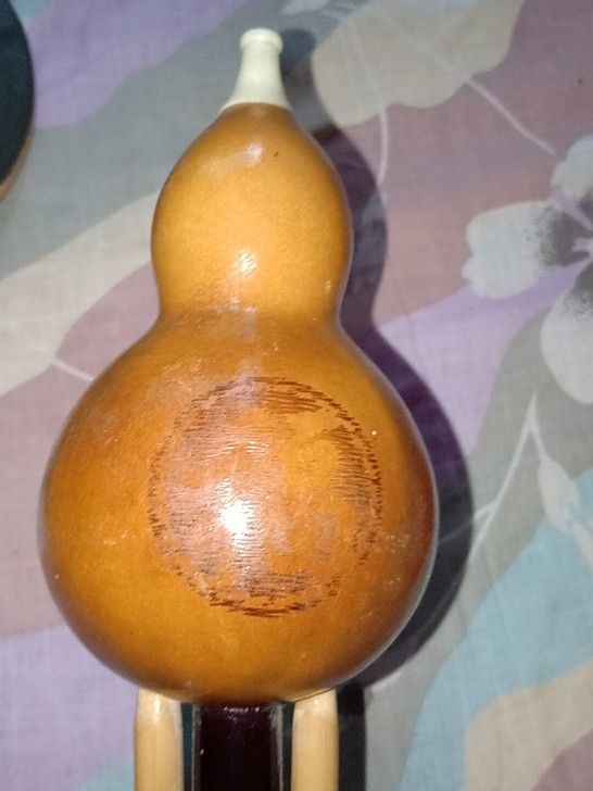 葫芦丝。使用正常。品相如图。看好了才要。免...