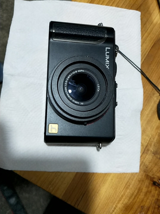 松下DMC-LX3没有充电器电池没法测试。...