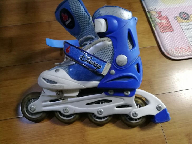 迪斯尼品牌滚轴溜冰鞋，35-38码，八成新