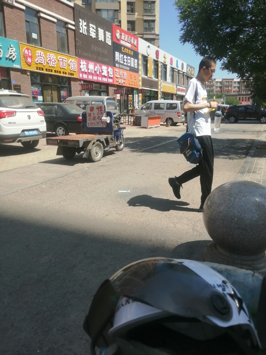 摩托，三轮车。电动车，电动三轮车。车架子卖...