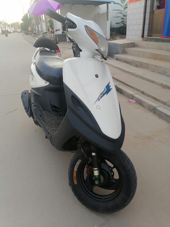 踏板摩托车，100cc发动机，才跑了九千多...
