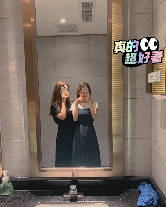 蓝色吊带裙