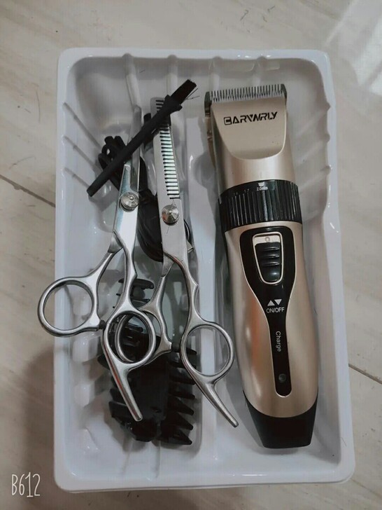 【低价处理】全新理发器 剃头刀电动电推理发...