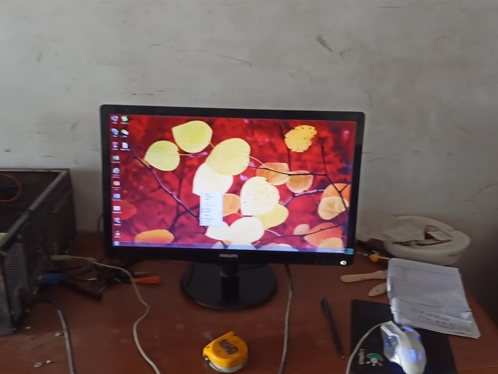 飞利浦22寸显示器，LED。型号226V4...