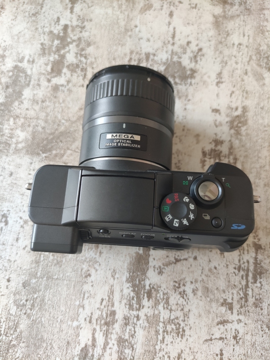 松下FZ2，ccd数码相机。小红书爆款推荐。