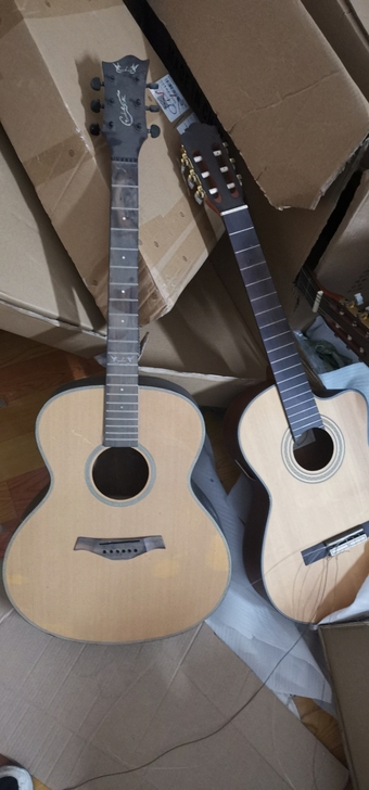 库存旧吉他，没有使用过，擦擦还是挺不错的。