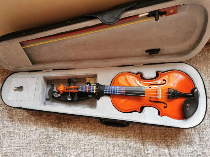 小提琴琴行1280买来几乎全新小提全新