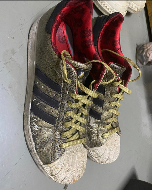 阿迪达斯 三叶草陈冠希 马年限定板鞋 伊拉...