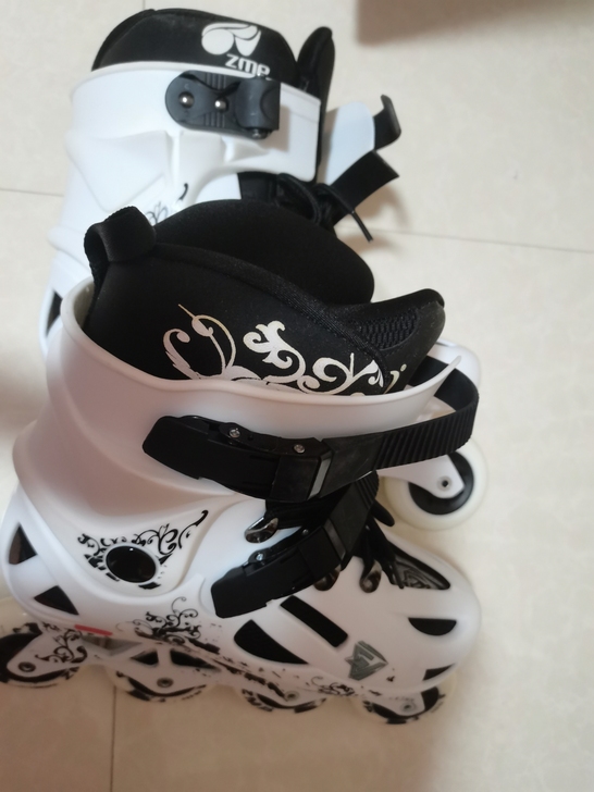 出HK溜冰鞋成人平花鞋专业花式轮滑鞋成年男...