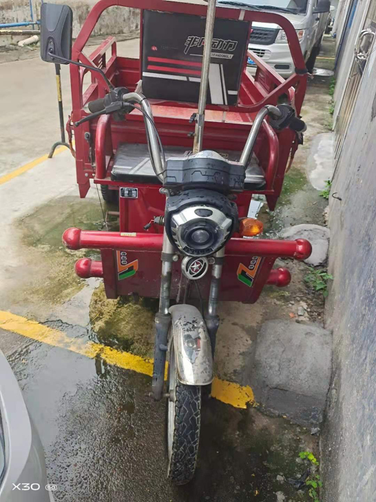 三鹏品牌电动三轮车低价转让,用了不到半年,...