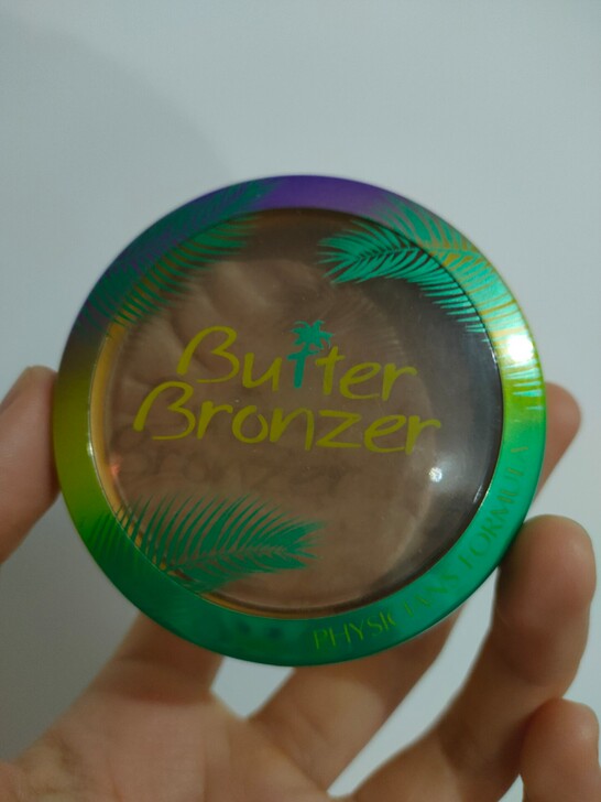 PF修容 浓浓的叶子香味 盖子那里盖不上了...