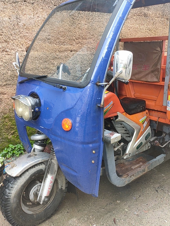 出售三轮车一辆，双轮带自卸，250机头高低...