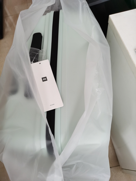 小米行李箱,京东自营店的,新入手的,没拆封...